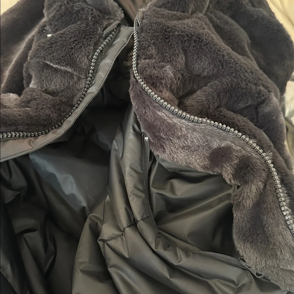 Under Armour Women’s Medium Hoodie Jacket (New) - Picture 7 of 7